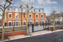 Main Photo of a 4 bedroom  House for sale