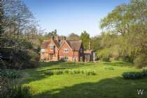 Main Photo of a 5 bedroom  Detached House for sale