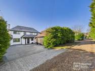 Main Photo of a 4 bedroom  Detached House for sale
