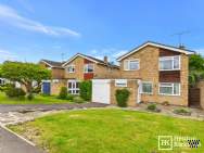 Main Photo of a 4 bedroom  Link Detached House for sale