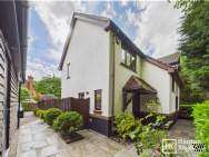 Main Photo of a 4 bedroom  Detached House for sale
