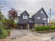 Main Photo of a 4 bedroom  Detached House for sale