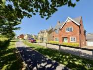 Main Photo of a 4 bedroom  Detached House for sale