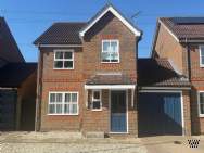 Main Photo of a 3 bedroom  Link Detached House for sale