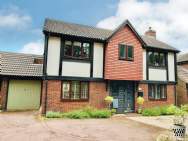 Main Photo of a 4 bedroom  Detached House for sale