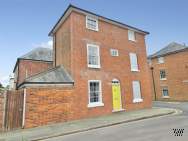 Main Photo of a 4 bedroom  Town House for sale