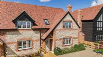 Main Photo of a 3 bedroom  End of Terrace House for sale
