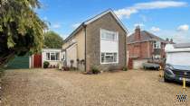 Main Photo of a 5 bedroom  Detached House for sale
