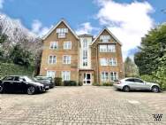 Main Photo of a 2 bedroom  Flat for sale