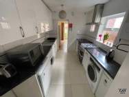 Main Photo of a 7 bedroom  Semi Detached House to rent