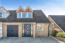 Main Photo of a 4 bedroom  Semi Detached House for sale