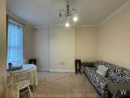 Main Photo of a 2 bedroom  Flat to rent