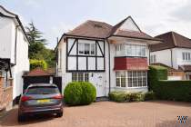 Main Photo of a 5 bedroom  Detached House for sale