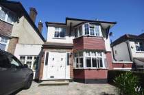 Main Photo of a 4 bedroom  Detached House for sale