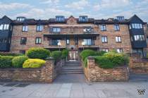 Main Photo of a 3 bedroom  Flat for sale