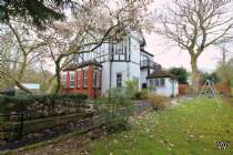 Main Photo of a 5 bedroom  Detached House for sale