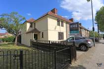 Main Photo of a 5 bedroom  End of Terrace House to rent