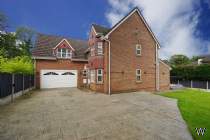 Main Photo of a 4 bedroom  Detached House for sale