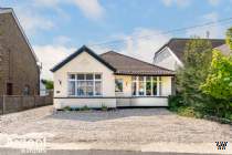 Main Photo of a 5 bedroom  Chalet for sale