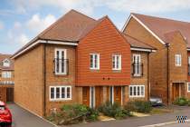 Main Photo of a 3 bedroom  Semi Detached House to rent