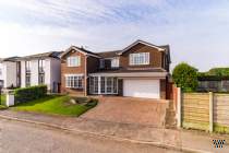 Main Photo of a 6 bedroom  Detached House for sale