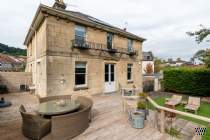 Main Photo of a 6 bedroom  Detached House to rent