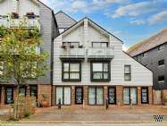 Main Photo of a 5 bedroom  Town House for sale