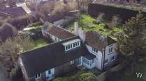 Main Photo of a 5 bedroom  Detached House for sale