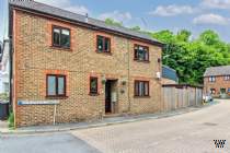 Main Photo of a 3 bedroom  End of Terrace House for sale