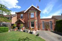 Main Photo of a 4 bedroom  Detached House for sale