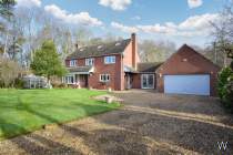 Main Photo of a 4 bedroom  Detached House for sale