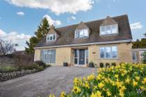 Main Photo of a 4 bedroom  Detached House for sale
