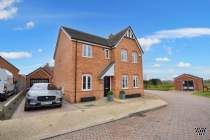 Main Photo of a 4 bedroom  Detached House for sale