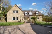 Main Photo of a 5 bedroom  Detached House for sale