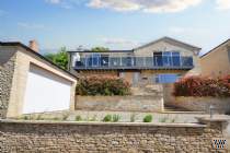 Main Photo of a 4 bedroom  Detached House for sale