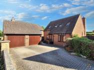 Main Photo of a 4 bedroom  Detached House for sale
