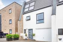 Main Photo of a 4 bedroom  End of Terrace House for sale
