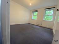 Main Photo of a 2 bedroom  Flat to rent