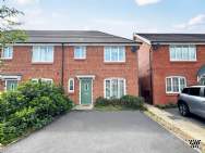 Main Photo of a 3 bedroom  Town House for sale