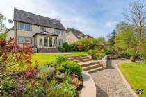 Main Photo of a 4 bedroom  Detached House for sale