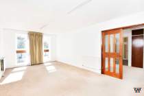 Main Photo of a 2 bedroom  Flat to rent