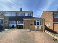 Main Photo of a 4 bedroom  Semi Detached House to rent