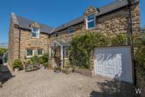 Main Photo of a 4 bedroom  Detached House for sale