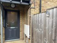 Main Photo of a 2 bedroom  Flat to rent