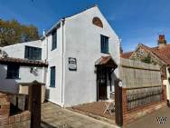 Main Photo of a 3 bedroom  House for sale