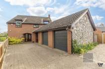 Main Photo of a 4 bedroom  Detached House for sale