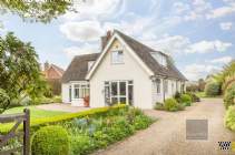 Main Photo of a 4 bedroom  Detached House for sale