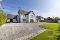Main Photo of a 5 bedroom  Detached House for sale
