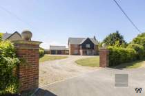 Main Photo of a 5 bedroom  Detached House for sale