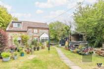 Main Photo of a 3 bedroom  Cottage for sale